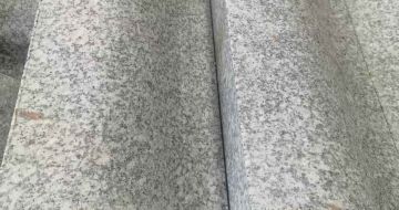 三亚芙蓉白S型拉丝面路沿石